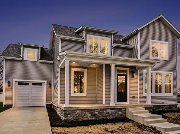 739 N Twyckenham Dr, South Bend, IN 46617