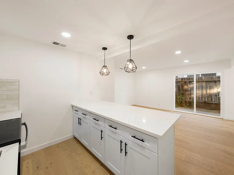 5550 E Knoll Dr — Photo 7