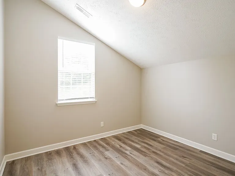 685 Belgium Dr — Photo 15