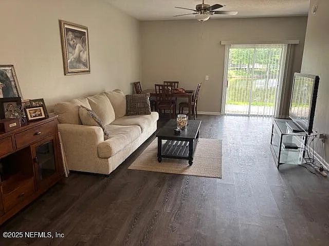 241 Leese Dr — Photo 2