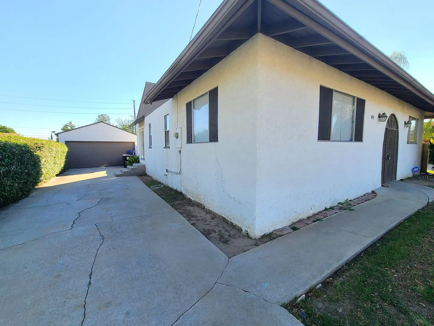 Spacious Single-Story 3-Bedroom Home in Colton! — Photo 2