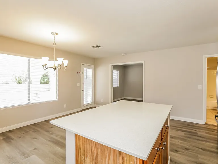 1433 Bellglen Dr — Photo 6