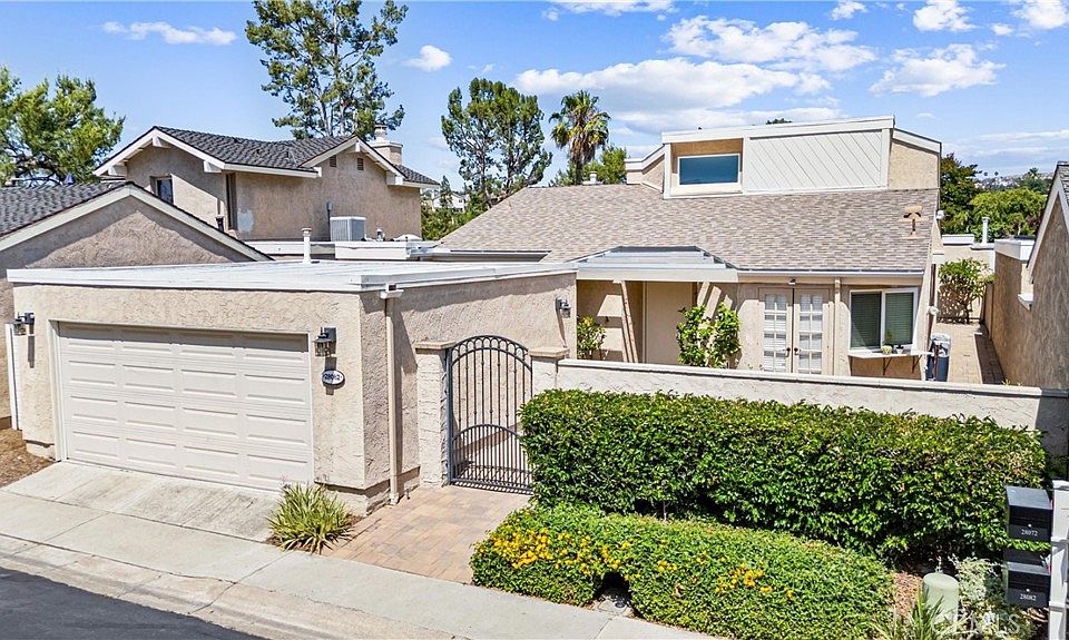 1st image of 28082 Palmetto Ct