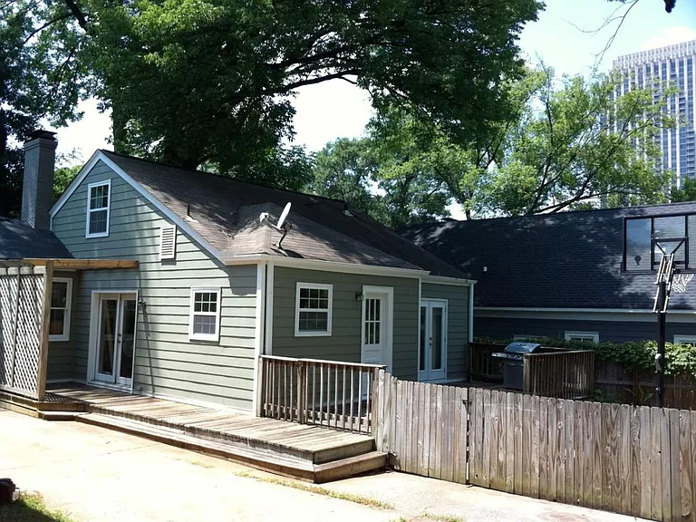 1189 Francis St NW — Photo 4