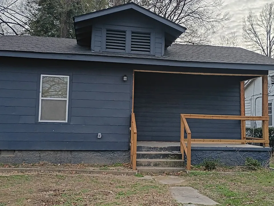 2531 Pershing Ave