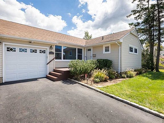 2nd image of 1231 Tulip Ln