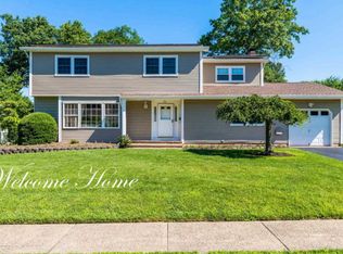 20 Meadowbrook Dr, Howell, NJ 07731