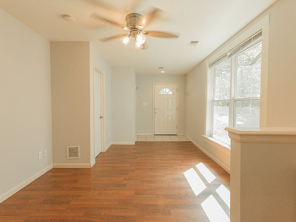 1611 9th Street Living Room
