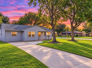 100 Inwood Ln, Highlands, TX 77562