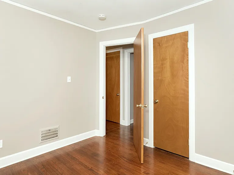 854 Allen St — Photo 17
