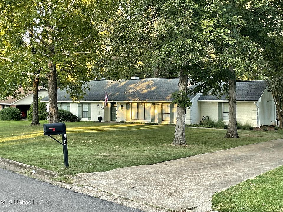 1st image of 204 Edgewood Dr