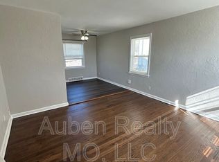 724 S Leonard St, Liberty, MO 64068
