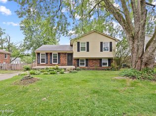 8215 Chickering Way, Louisville, KY 40228
