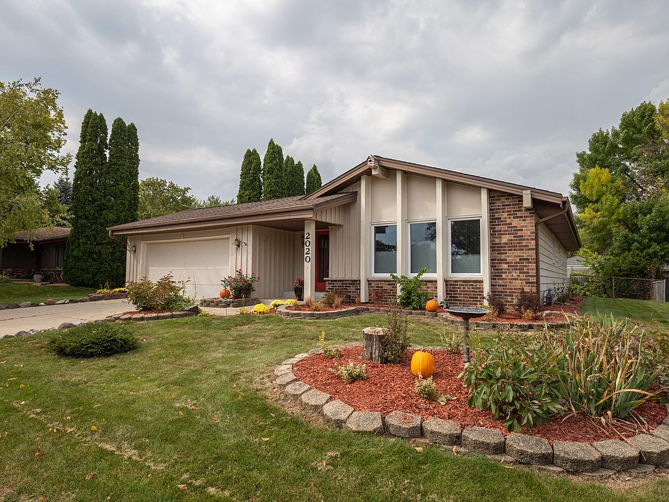 1st image of 2020 E Hickory Dr