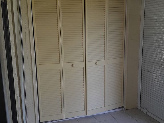 patio with full size w/D