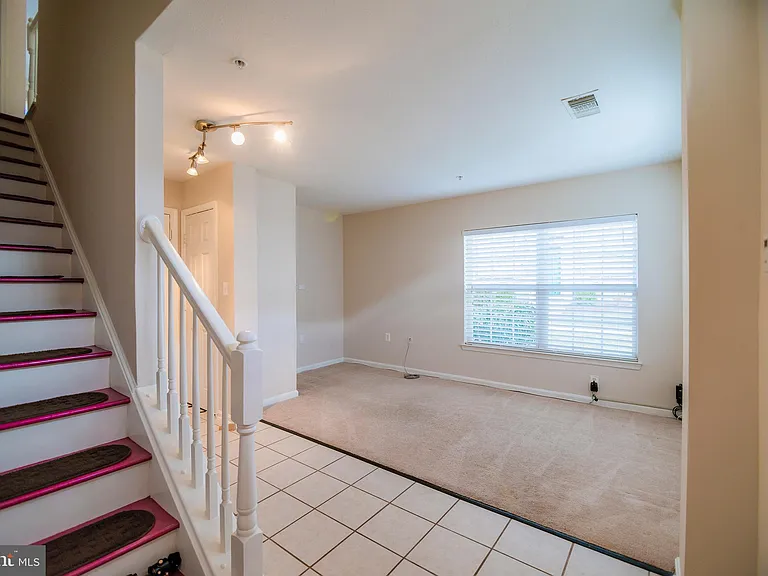 21785 Jarvis Sq — Photo 11