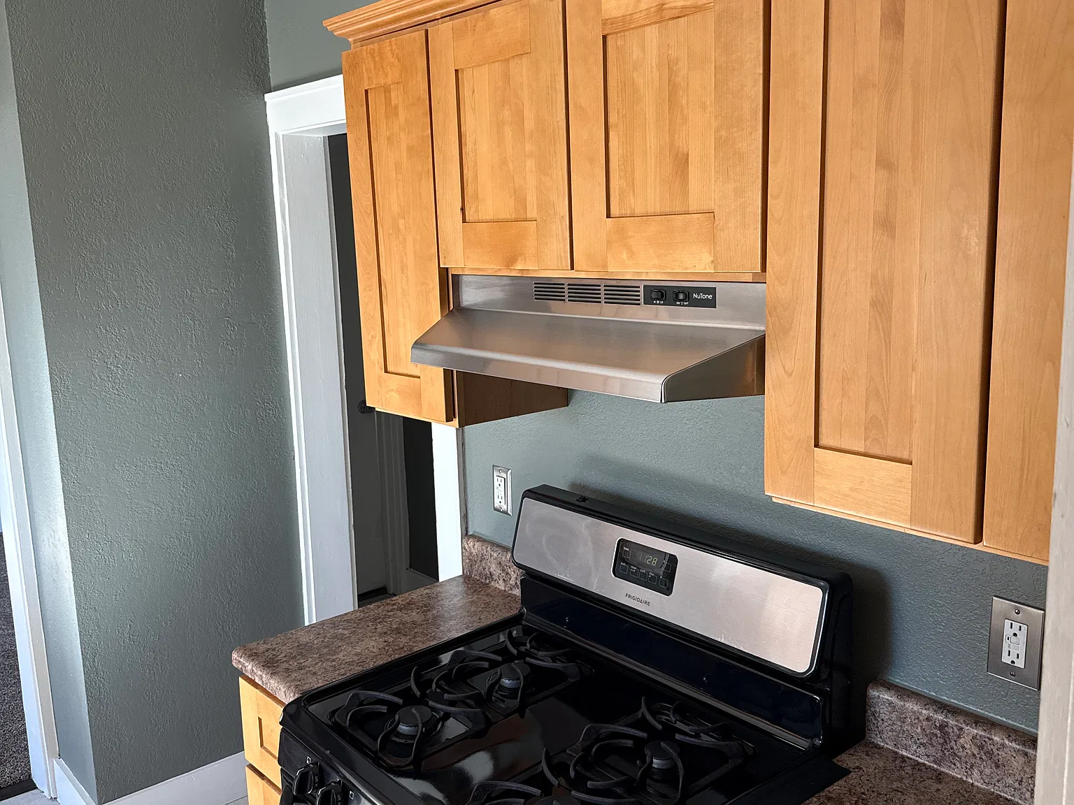 2 bed, 800 sqft, $1,350 — Photo 1