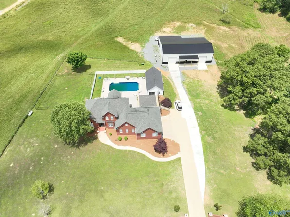 1916 Mountain View Dr, Gadsden, AL 35907