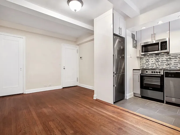 309 W 57th St #1105 — Photo 1