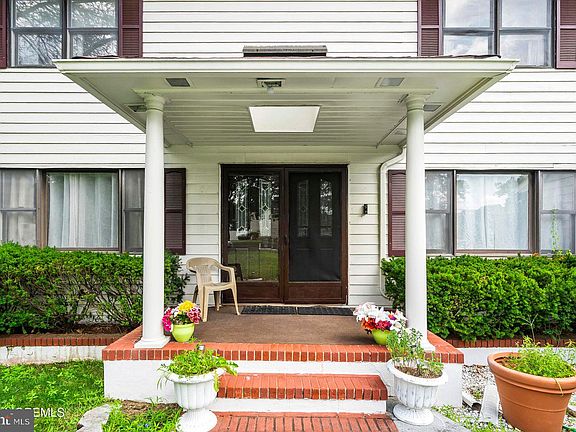2nd image of 939 Alden Dr