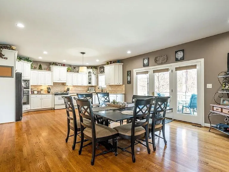 5012 Wolfpen Woods Dr — Photo 11