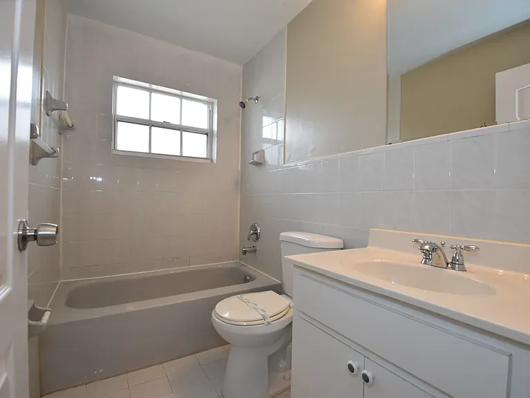 15209 SW 51st St — Photo 3