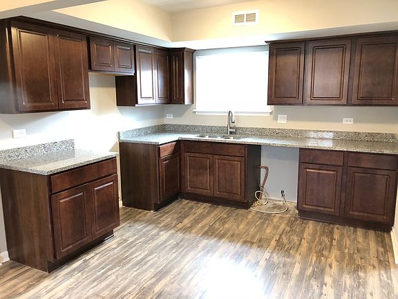 4th image of 9953 Melvina Ave