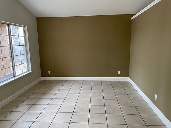 4th image of 1121 Montavenia Dr
