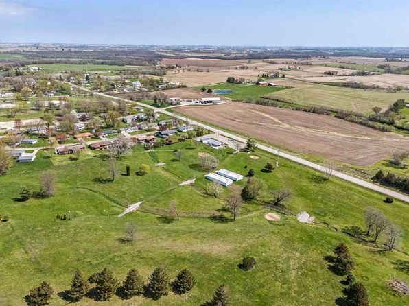 108 Fairview Dr, Wellman, IA 52356