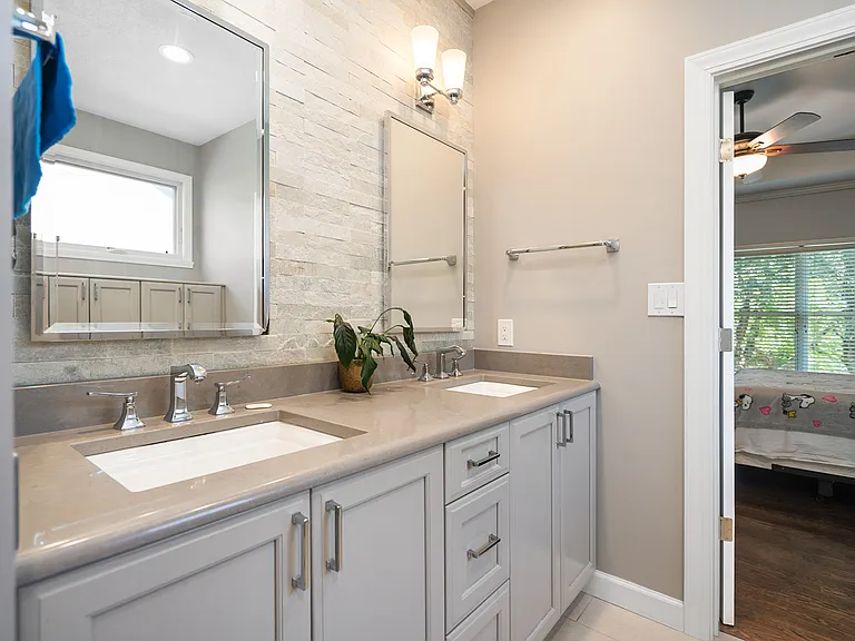 1101 Stonecreek Dr — Photo 18