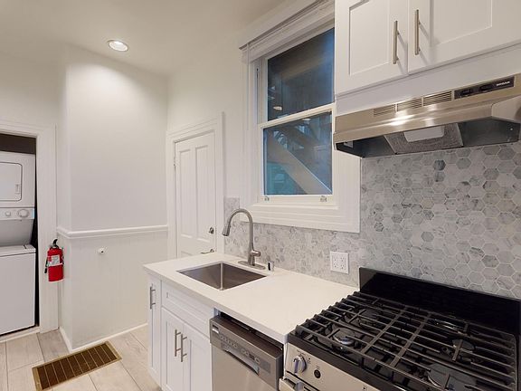 2nd image of 428 Oak St #427