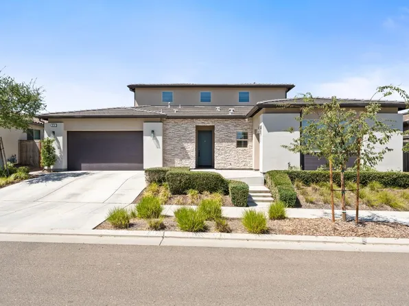 874 Overstone Ave, Madera, CA 93636