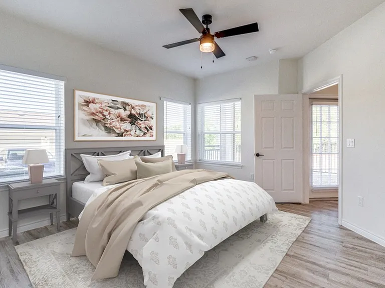 Residence at Gateway Village — Photo 15