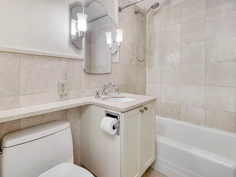 245 E 35th St #14-F — Photo 4