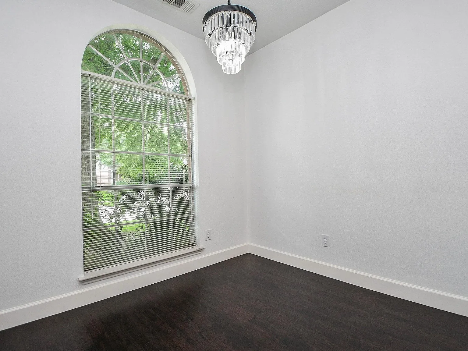 3 bed, 2.0 bath, 1478 sqft, $1,950 — Photo 4