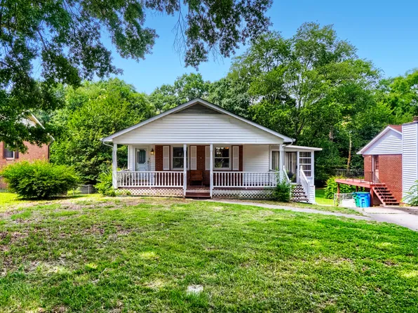 221 Eden Cir, Pineville, NC 28134