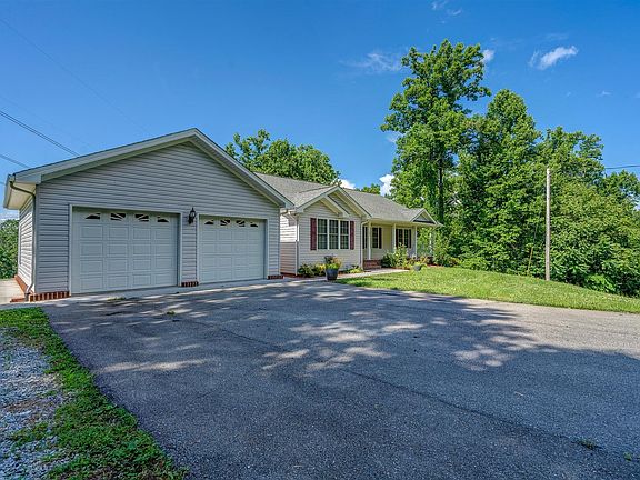2nd image of 186 Marion Oaks Dr