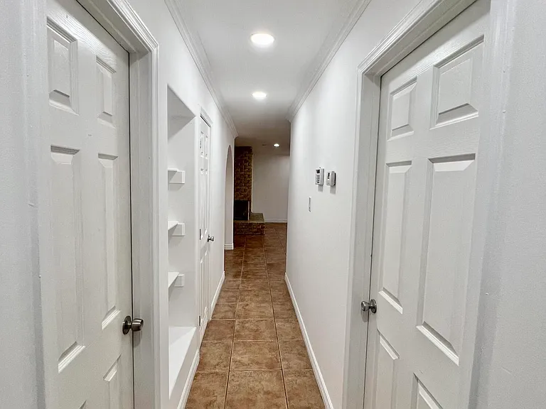 2914 N 49th Ave — Photo 11