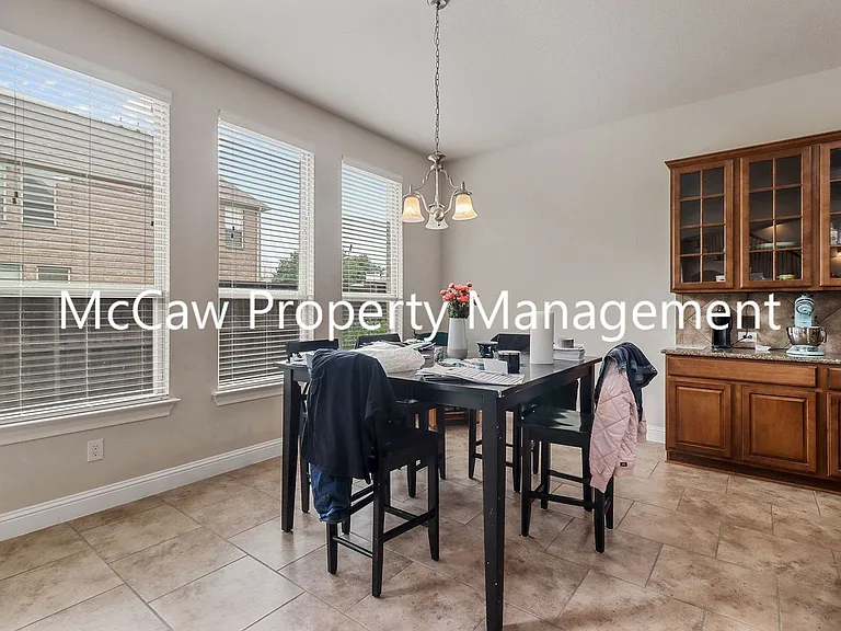 2438 Sunderland Ln — Photo 6