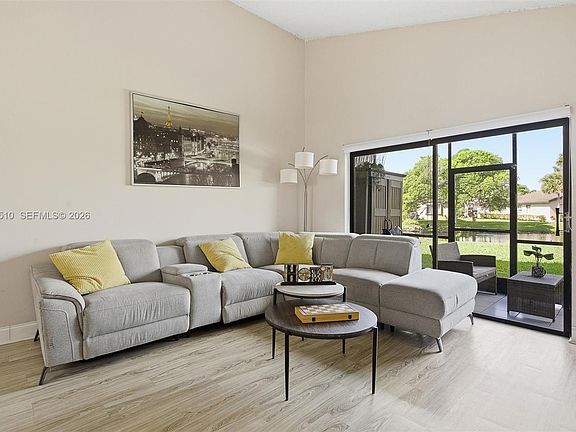5th image of 657 Racquet Club Rd APT 2