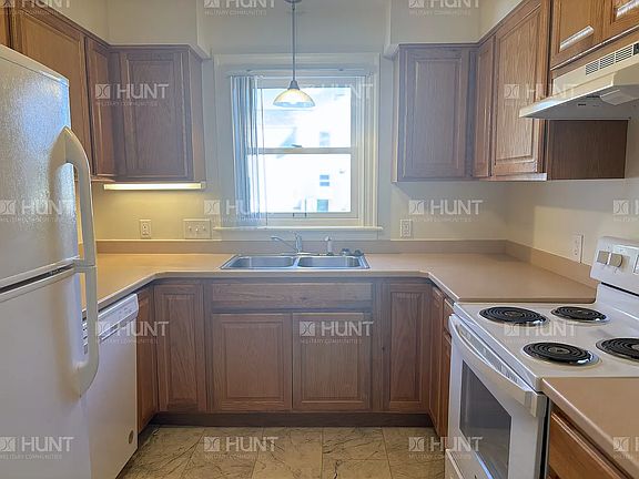 3rd image of 305 Jefferson Dr