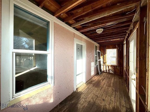 3rd image of 1210 Idaho St