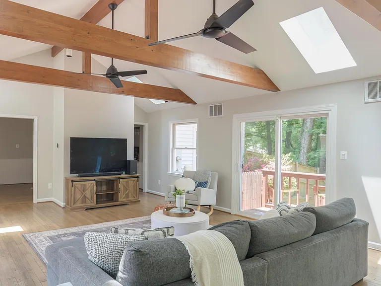 701 Ridge Dr — Photo 4
