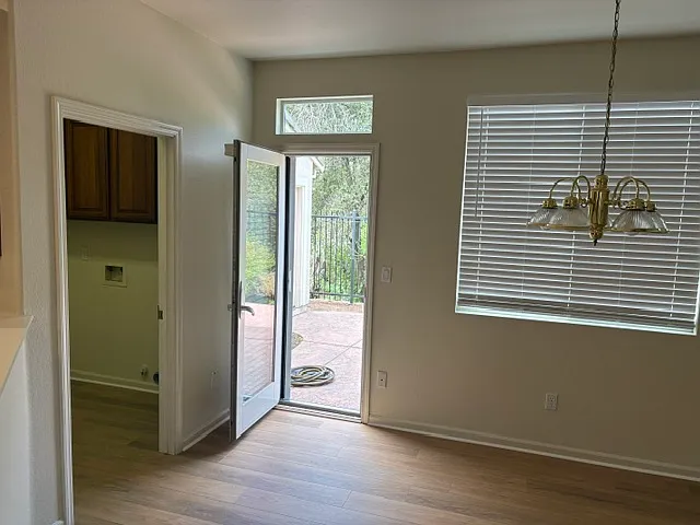 3 bed, 2105 sqft, $2,995 — Photo 4