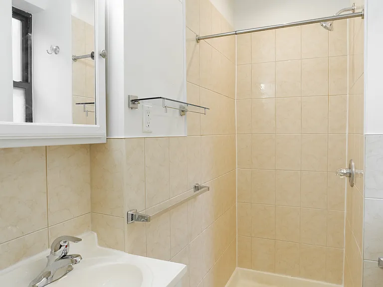 406 W 48th St #5F — Photo 8