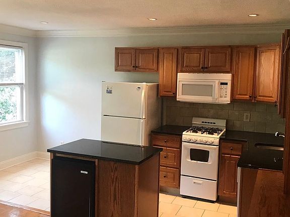 3rd image of 634 N Monroe St APT 1
