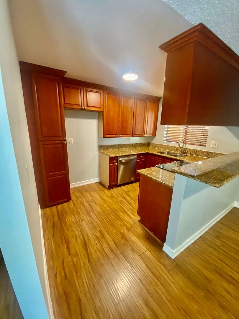 215 Euclid Avenue — Photo 2