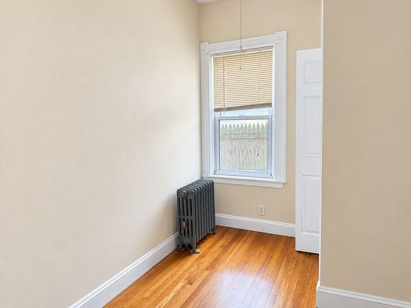 5th image of 65 Catherine St Unit 65