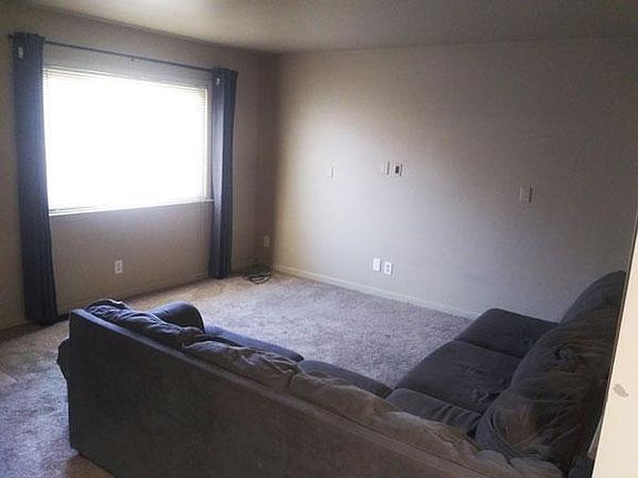 5th image of 26033 Groveland St