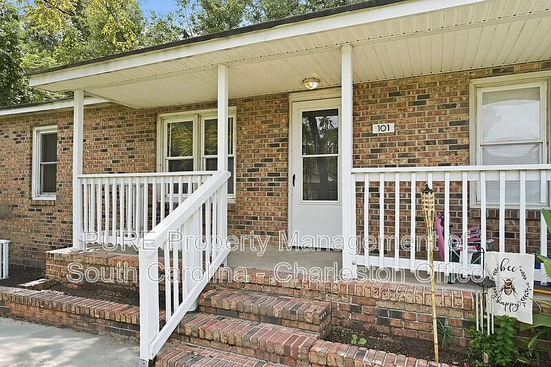 2 bed, 1.0 bath, 750 sqft, $1,349 — Photo 2